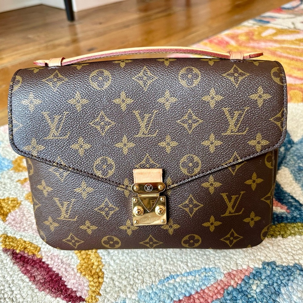 Louis Vuitton Pochette Metis MM Monogram Handbag M44875 Brown Canvas